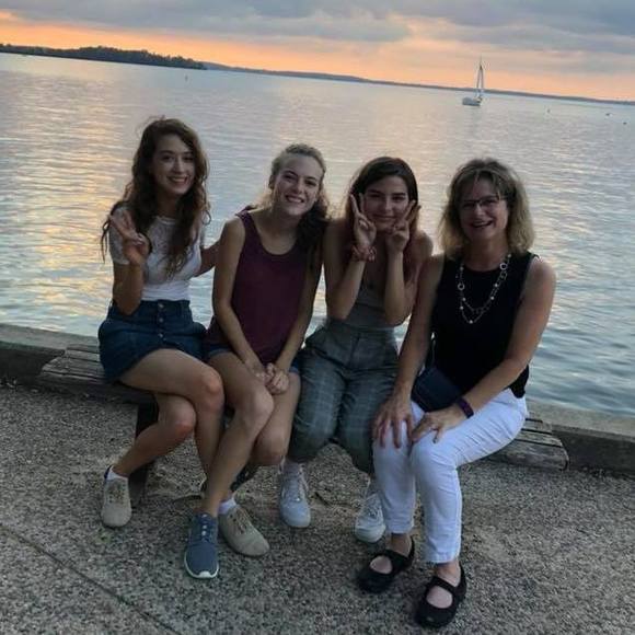 Meet your Posher, Katie - Picture 1 of 1